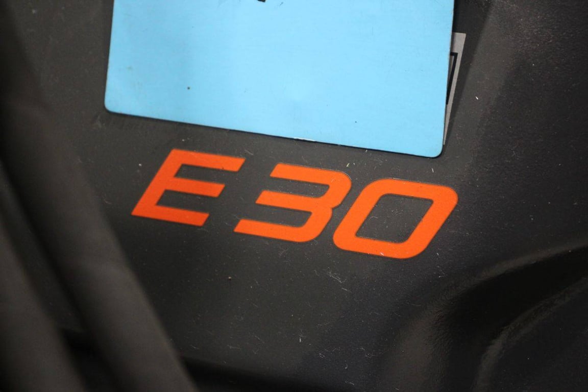 Forklift Linde E30L-01 Electric 3000kg 2014 2014 E30L-01 2014 1 Forklift image 14