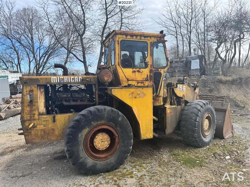 Michigan 75B 1980 20231 MICHIGAN 75B 1980 1 Wheel Loaders image 6