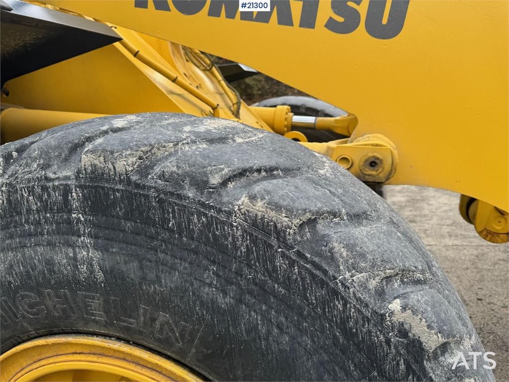 Komatsu WA320-3H wheel loader w/ bucket WATCH VIDEO 1998 21300 WA320-3H wheel loader w/ bucket WATCH VIDEO 1998 1 Wheel Lo...