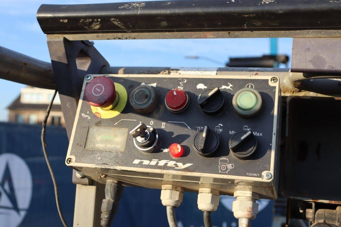 Articulating boom lift Niftylift HR12NDE Diesel 12m 2014 2014 Niftylift HR12NDE 2014 1 image 14