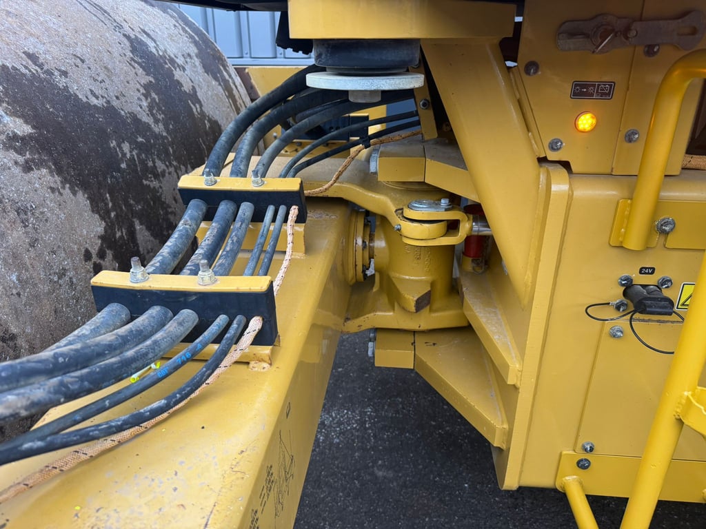 Caterpillar CS64B 2018 00033742 CS64B 2018 1 image 14