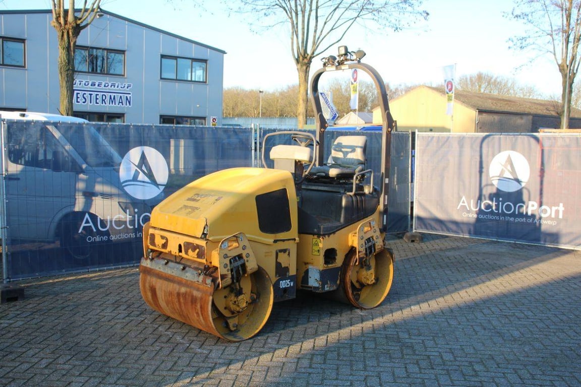 Tandem roller Volvo DD25 Diesel 24.8kW 2015 2015 DD25 2015 1 image 8