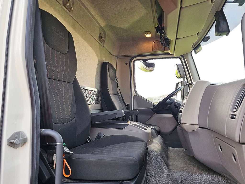 DAF LF 210 7.49t airco lift 2020 DAF LF 210 7.49T AIRCO LIFT 2020 1 image 7