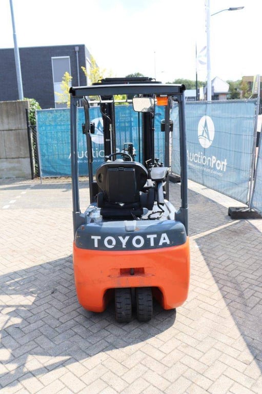 Forklift Toyota 8FBET18 Electric 1800kg 5m 2013 2013 8FBET18 2013 1 Forklift image 4