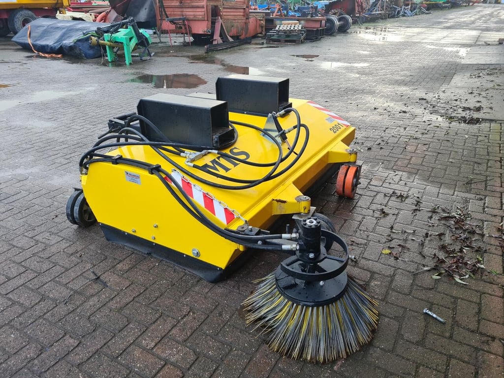 MTS bezem met lepel insteek 2018 9389 MTS bezem met lepel insteek 2018 1 image 6