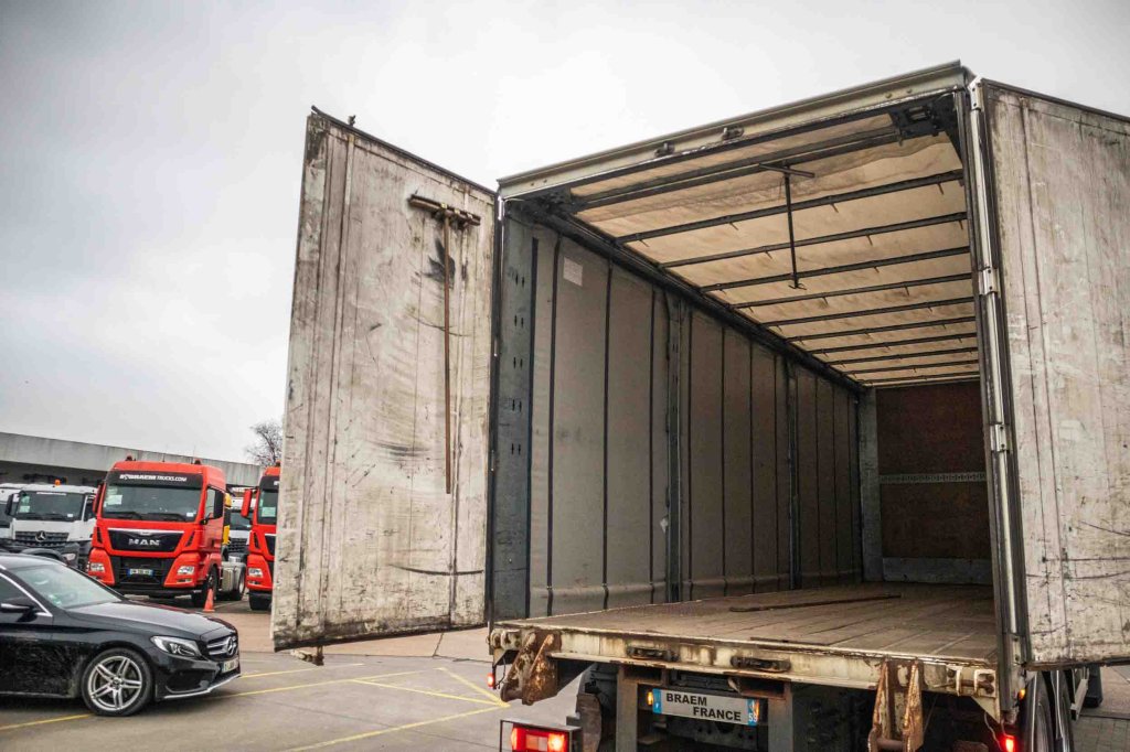 VOLVO FM 330+10 pneus/tires-intarder 2010 E63037 FM 330+10 pneus/tires-intarder 2010 1 image 5