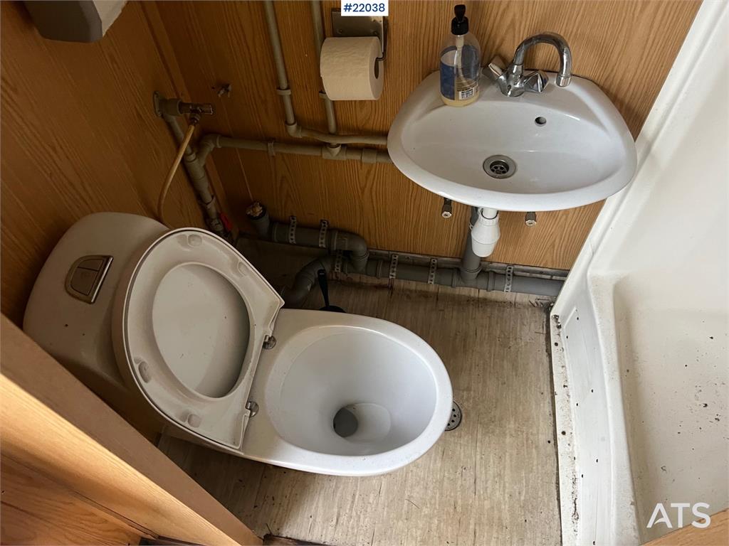 20 fot container m/ wc, dusj, vask, varmtvannsbere 2000 22038 20 fot container m/ wc, dusj, vask, varmtvannsbere 2000 1 im...