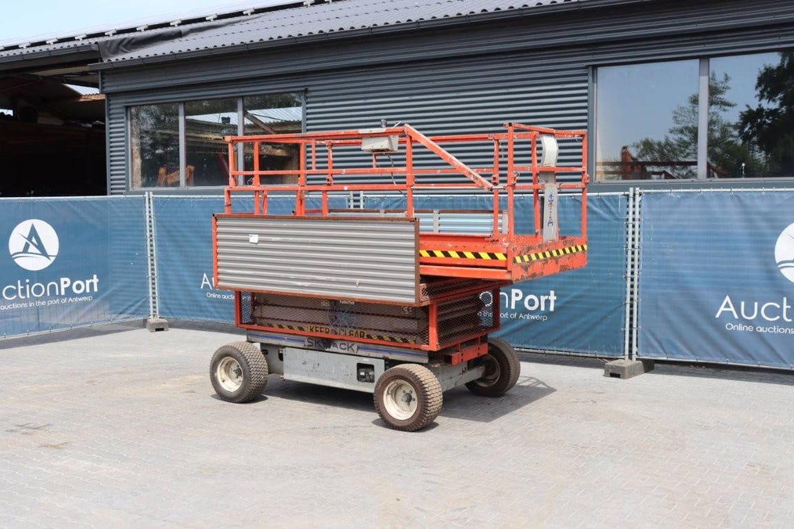 Scissor Lift Skyjack SJ III - 6832 Electric 1998 1998 SJ III - 6832 1998 1 Scissor Lifts image 3