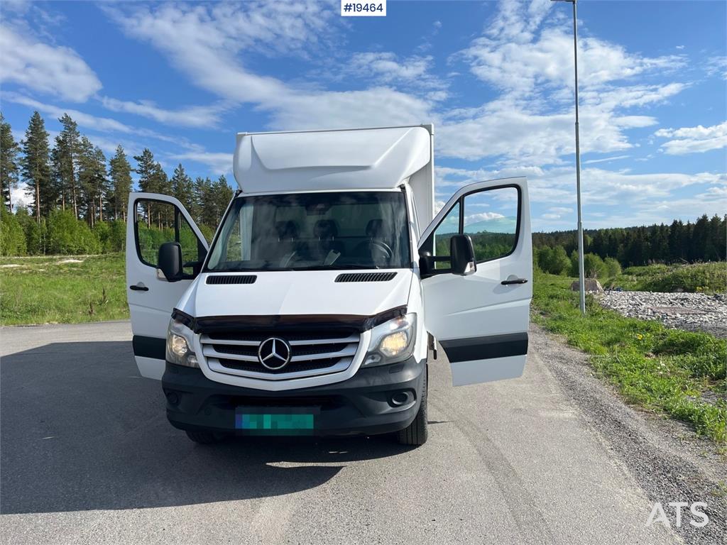 Mercedes-Benz Sprinter 316CDI Box truck w/ Lift. 115,000 km. 2015 19464 Sprinter 316CDI Box w/ Lift. 115,000 km. 2015 1 im...