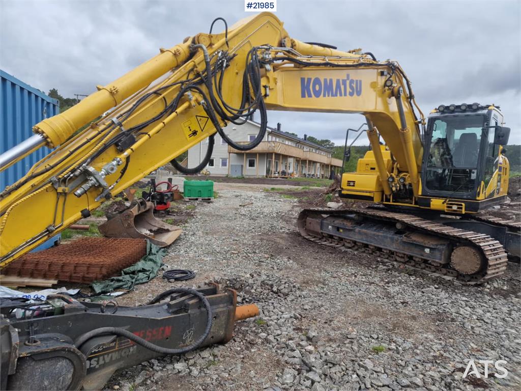 Komatsu PC210LC crawler excavator with 2 buckets and tiltr 2022 21985 PC210LC crawler excavator with 2 buckets and tiltr 2...
