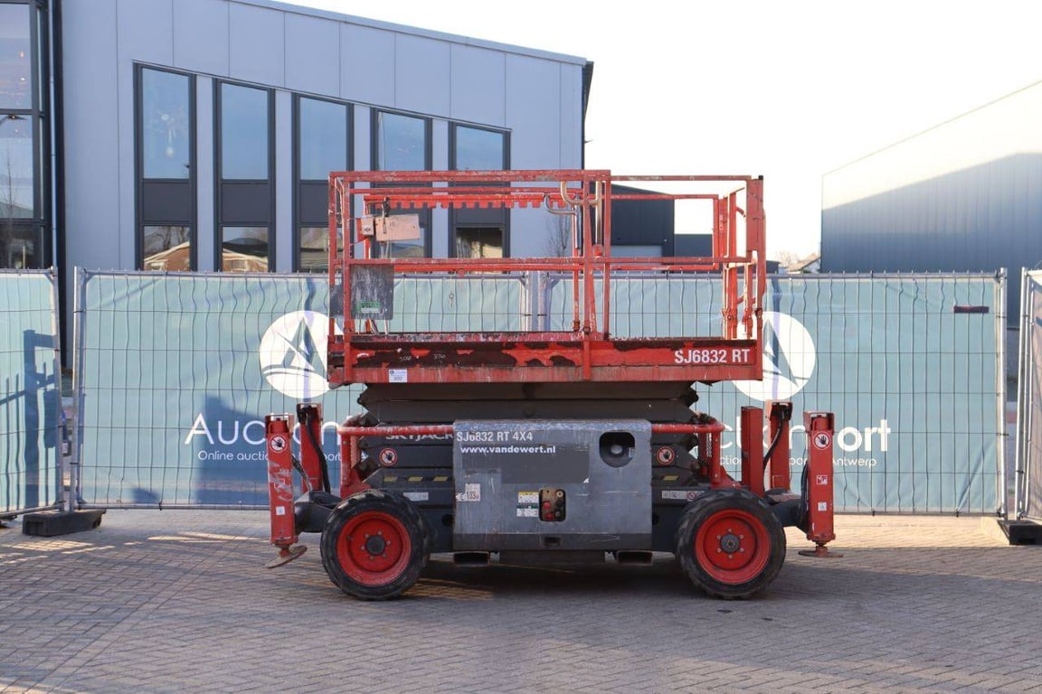 Scissor lift Skyjack SJ6832RT Diesel 12m 2015 2015 SJ6832RT 2015 1 Scissor Lifts image 2