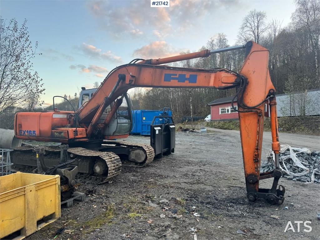 Hitachi EX165 Tracked Excavator with 2 Buckets 1998 21742 EX165 Tracked Excavator with 2 Buckets 1998 1 Crawler Excavators...