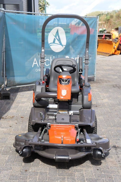 Husqvarna P524X Petrol 15.6kW Riding Mower 2024 New 2024 P524X EFI 2024 0 image 8