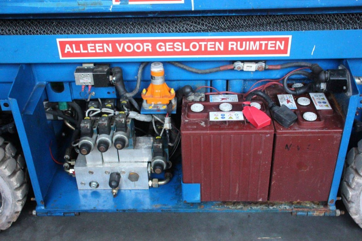 Scissor lift Holland Lift MINISTAR Z-45EL8 Electric 6.5m 2000 2000 Holland lift MINISTAR Z-45EL8 2000 1 Scissor Lifts imag...
