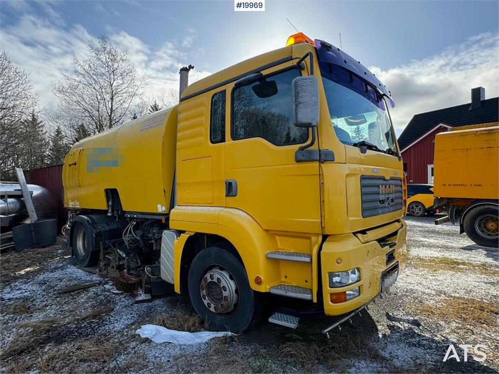MAN 18.313 Sweeper w/ Bucher Optifant 70 superconstruc 2002 19969 18.313 Sweeper w/ Bucher Optifant 70 superconstruc 2002 ...