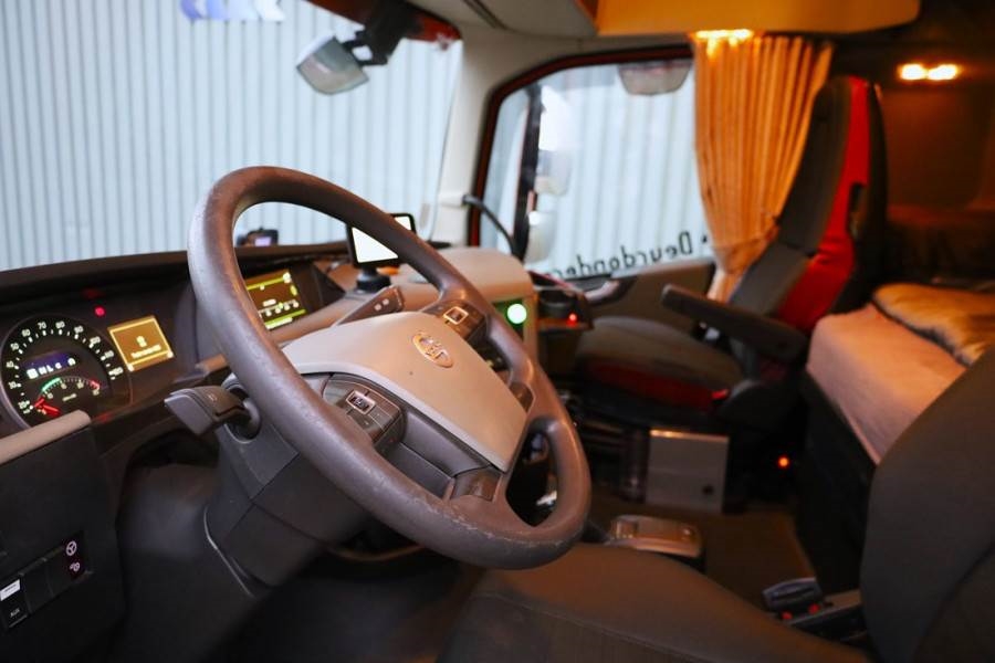 Volvo FH12 With Cormach 135t/m Crane Volvo FH12 10x4 Wit 2014 VOLVO - FH12 With Cormach 135t/m Crane - 63171 FH12 With Cor...