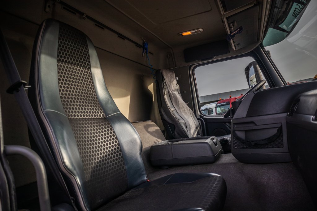 VOLVO FM330-6x2-10 pneus/tires-intarder 2011 E61441 FM330-6x2-10 pneus/tires-intarder 2011 1 image 14