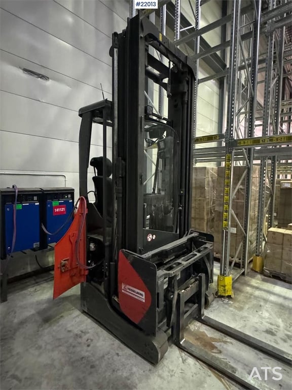 Linde R14X-03 Reach Truck 2015 22013 R14X-03 Reach Truck 2015 1 Forklift image 3