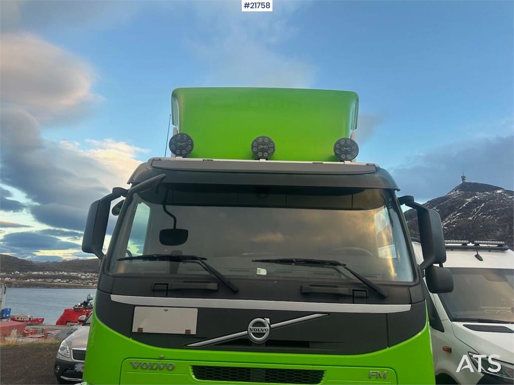 Volvo FM450 box truck 6x2 w/ full side opening, 2 zone u 2016 21758 FM450 box truck 6x2 w/ full side opening, 2 zone u 201...