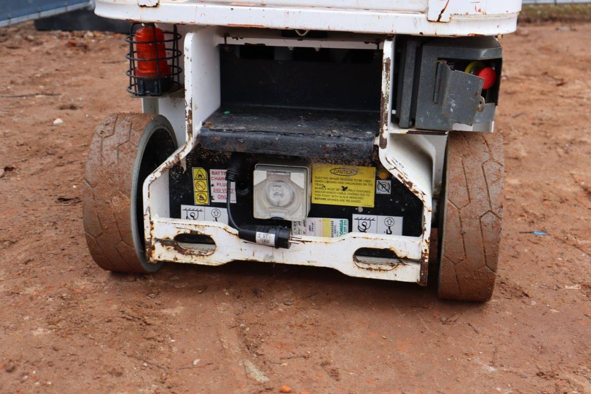 JLG 1230ES Electric Mast Lift 5.66m 2014 2014 1230ES 2014 1 image 9