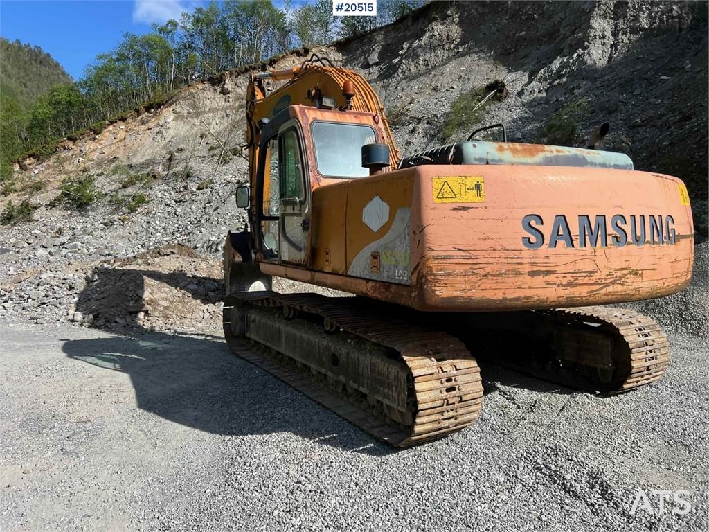 Samsung se210 LC3 Excavator w/ toothed bucket. WATCH THE V 1999 20515 se210 LC3 Excavator w/ toothed bucket. WATCH THE V 1...