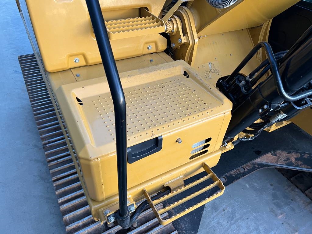 CAT 323F L 2016 208897 323F L 2016 1 Crawler Excavators image 13