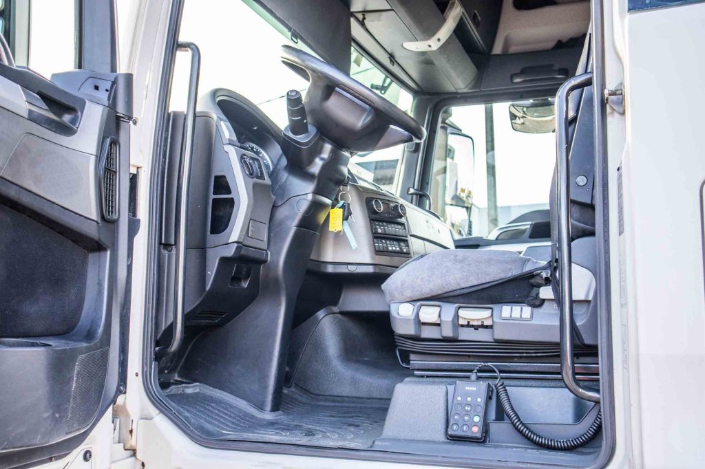 MAN TGX 18.440 XLX BLS + INTARDER 2016 E58923 TGX 18.440 XLX BLS + INTARDER 2016 1 image 6