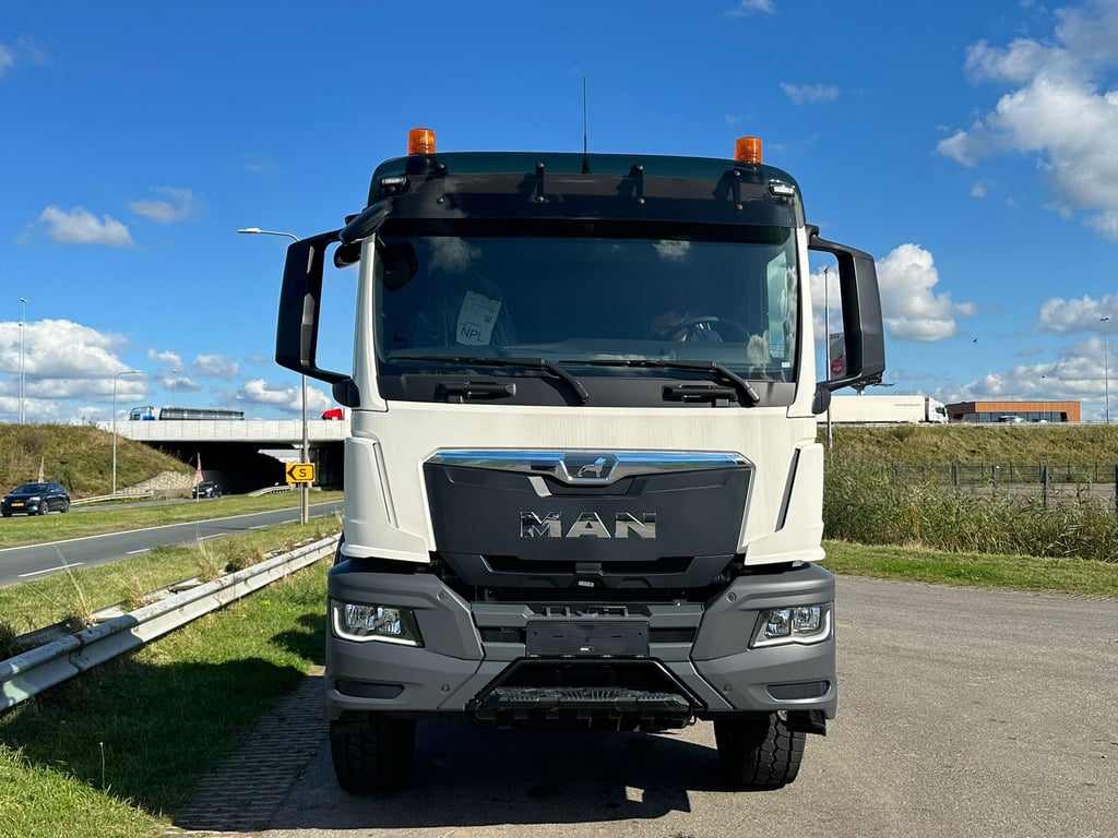 MAN TGS 33.400 BB SA 6x4 Manual 2023 00033052 TGS 33.400 BB SA 6x4 Manual 2023 0 image 3