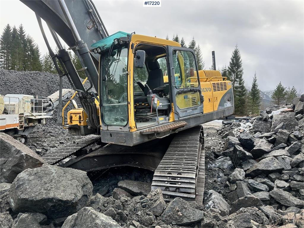 Volvo EC360 BLC Tracked excavator w/ digging bucket and 2004 17220 EC360 BLC Tracked excavator w/ digging bucket and 2004 ...