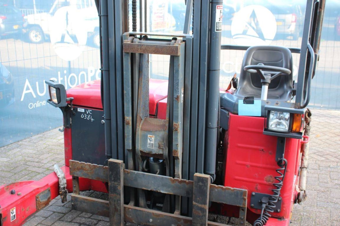 Moffett M4 20.4 Diesel 2000kg Truck-Mounted Forklift 2011 2011 M4 20.4 2011 1 image 11