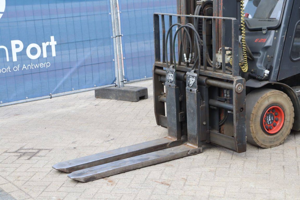 Forklift Linde E25 Electric 2500kg 4.2m 2016 2016 E25L-01 2016 1 Forklift image 10