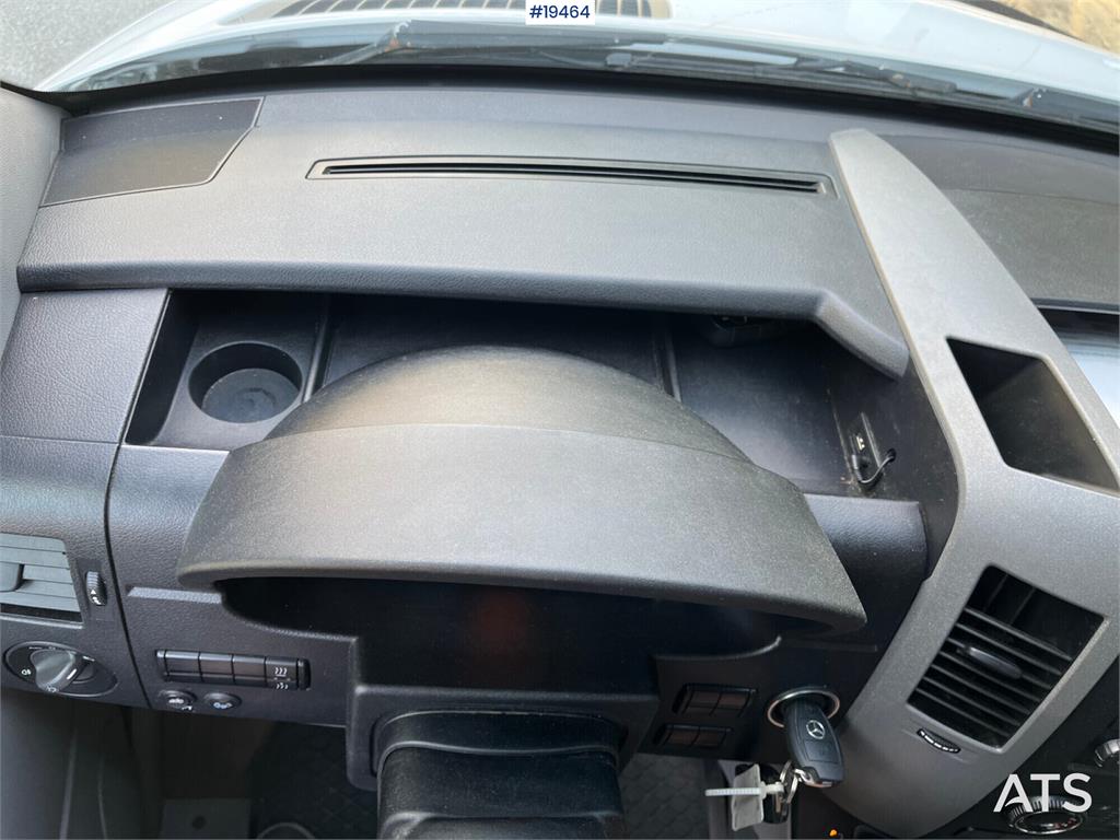 Mercedes-Benz Sprinter 316CDI Box truck w/ Lift. 115,000 km. 2015 19464 Sprinter 316CDI Box w/ Lift. 115,000 km. 2015 1 im...