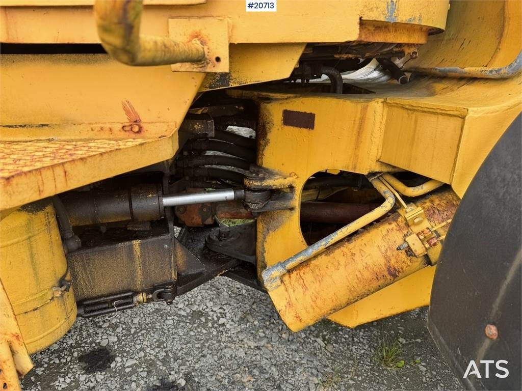 Volvo LM 846 Wheel Loader w/ Bucket. Partially Rep. Obje 1974 20713 LM 846 Wheel Loader w/ Bucket. Partially Rep. Obje 197...
