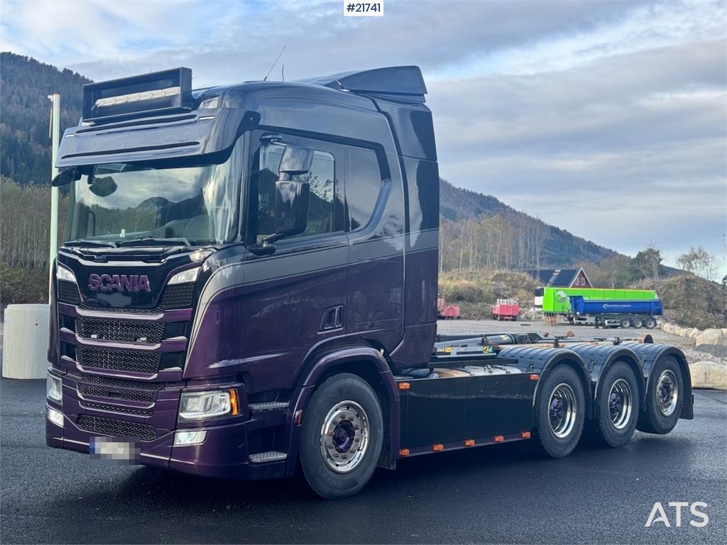 Scania R580 Tridem Hooklift w/ Crane hydraulics. Freshly 2018 21741 R580 Tridem Hooklift w/ Crane hydraulics. Freshly 2018...