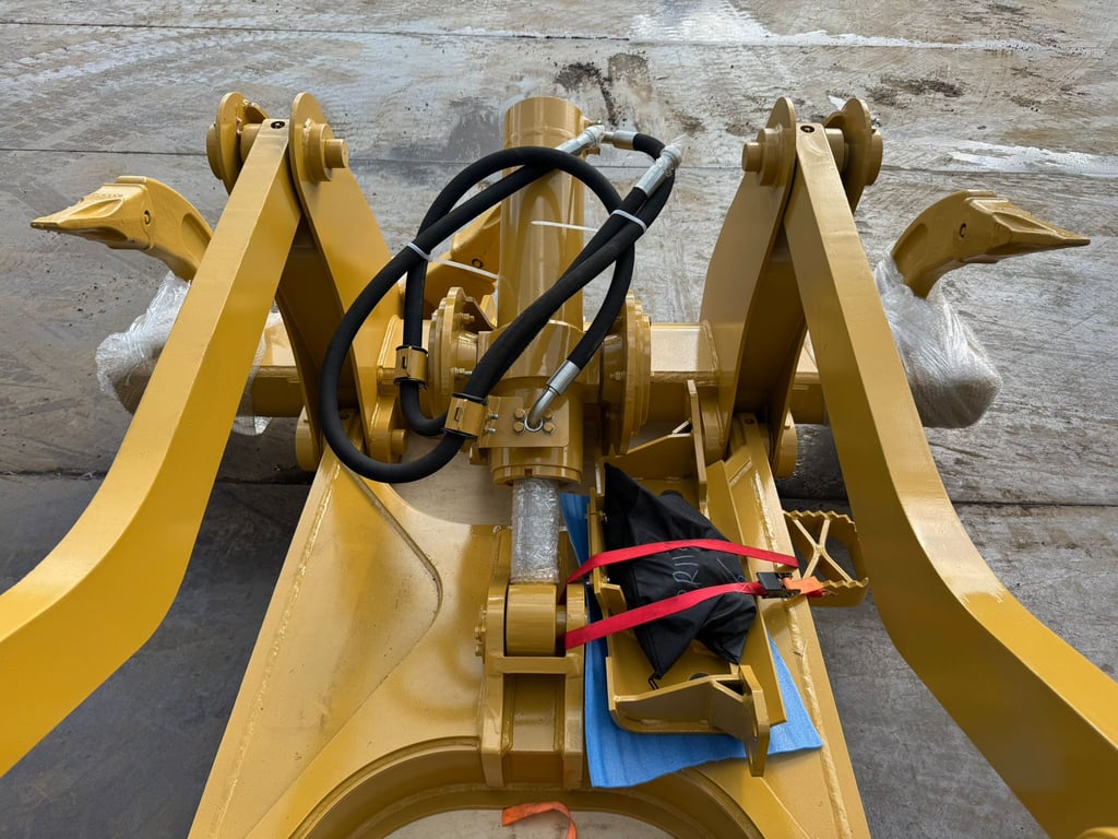 Caterpillar D6 New Gen Ripper with 1 Cylinder 2025 00033472 D6 New Gen Ripper with 1 Cylinder 2025 0 image 10