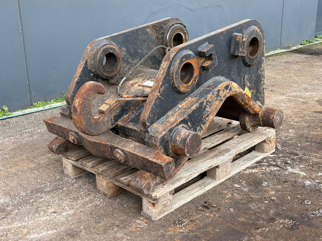 Caterpillar Quick Coupler CW70 for 374F 2015 00033665 Quick Coupler CW70 for 374F 2015 1 image 8