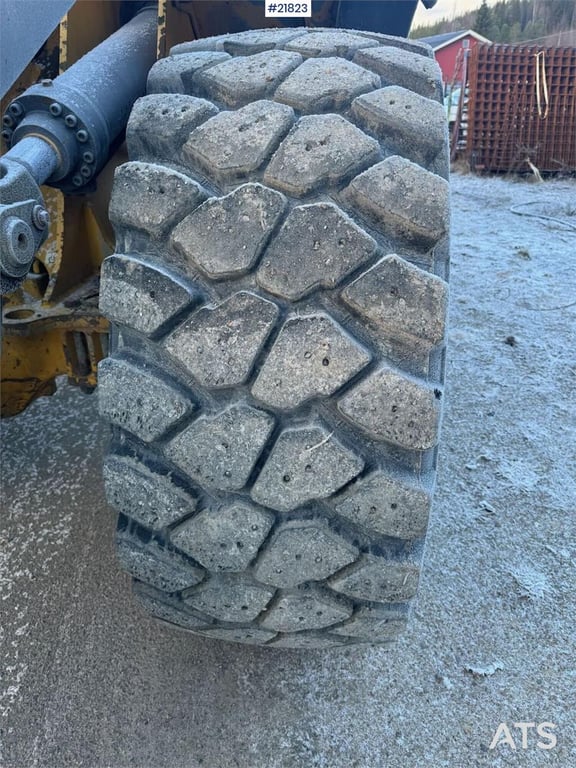 Volvo L110E Wheel Loader with Bucket WATCH VIDEO 2006 21823 L110E Wheel Loader with Bucket WATCH VIDEO 2006 1 Wheel Loader...