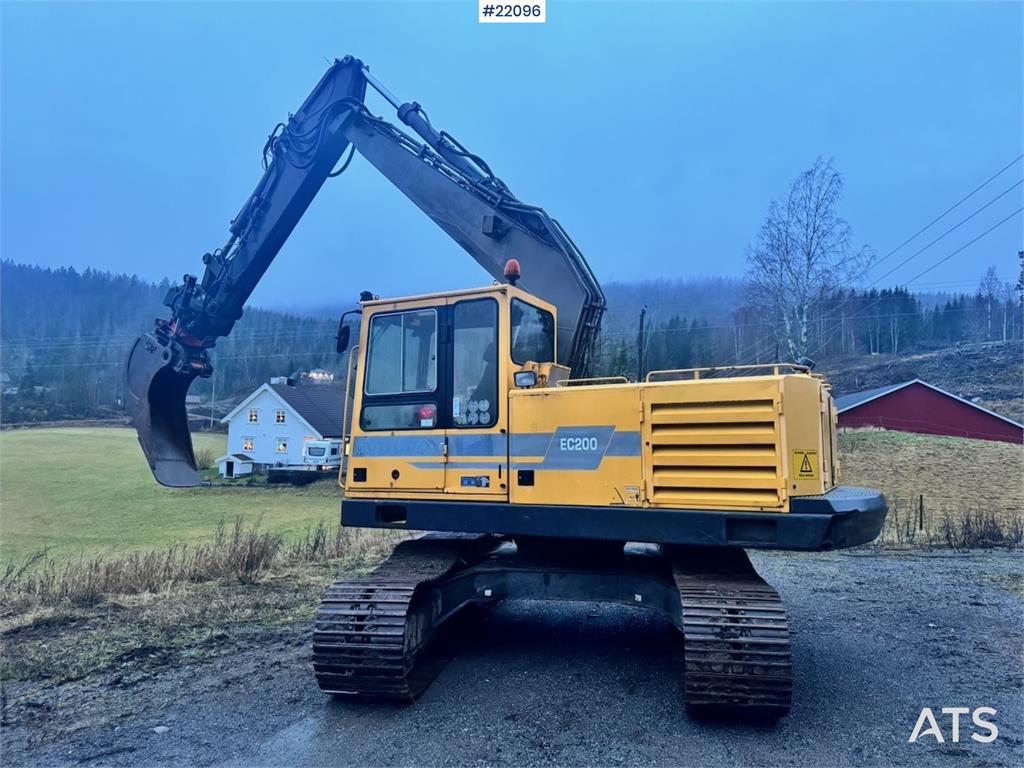 Volvo EC200 crawler excavator with rototilt and narrow b 1998 22096 EC200 crawler excavator with rototilt and narrow b 199...