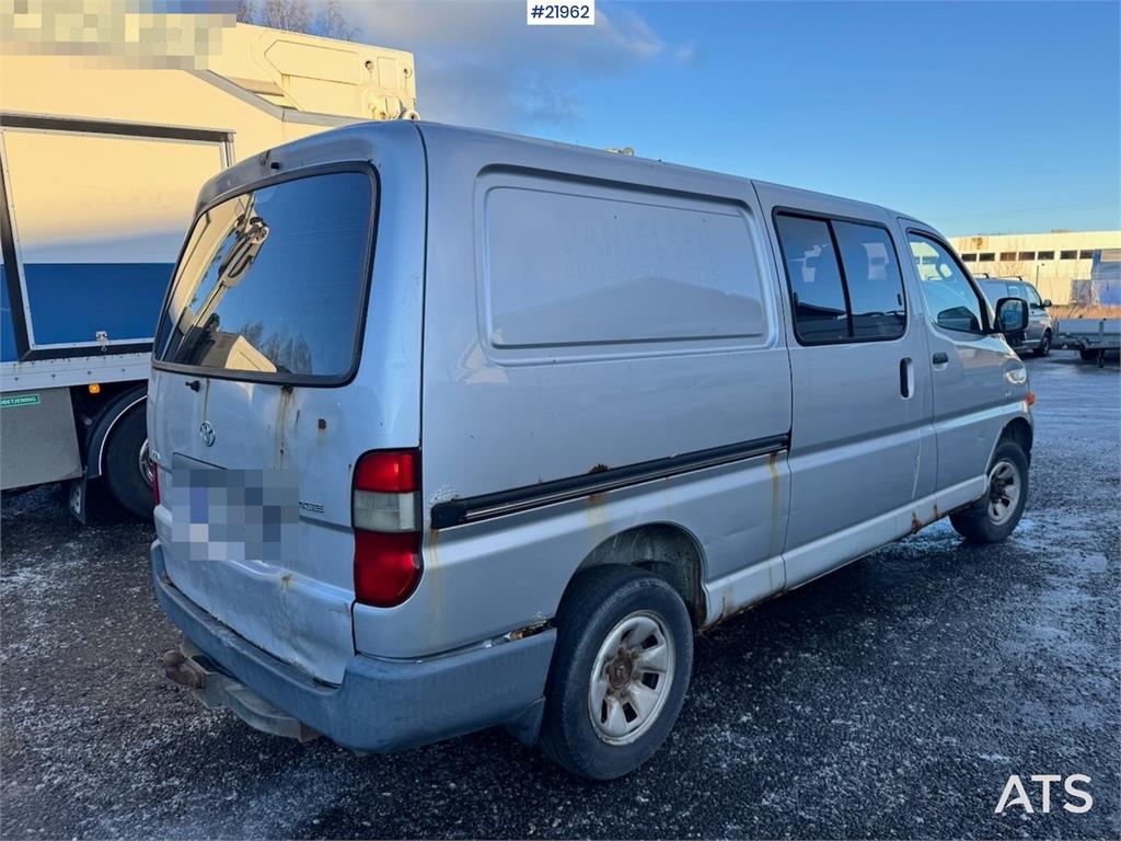 Toyota Hiace 4WD. Lots of rust. 6 seats! 2003 21962 Hiace 4WD. Lots of rust. 6 seats! 2003 1 Closed vans image 5