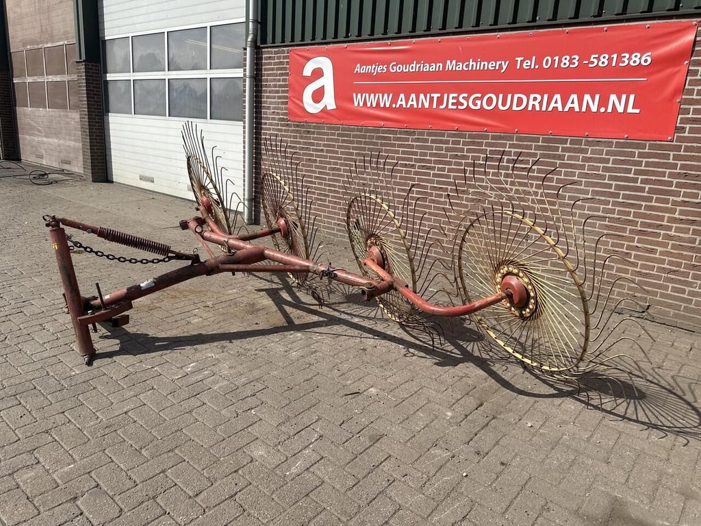 4 bords gedragen acrobaat - Gebruikt 12686 4 bords gedragen acrobaat - Gebruikt 1 image 2