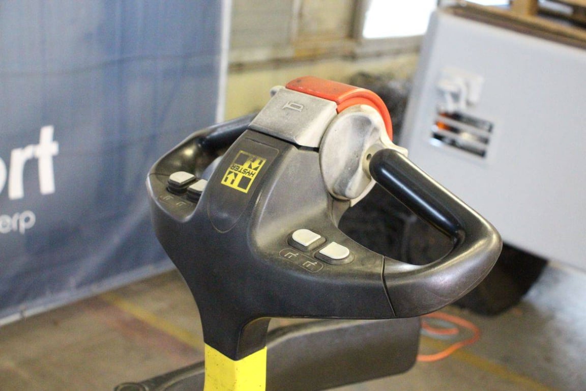 Hyster Electric Stacker 1400kg 4.63m 2017 2017 2017 1 image 13