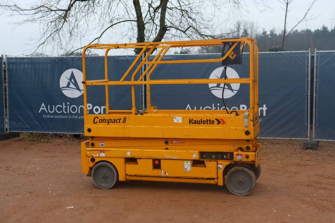 Scissor lift Haulotte Compact 8 Electric 8m 2012 2012 Compact 8 2012 1 Scissor Lifts image 3