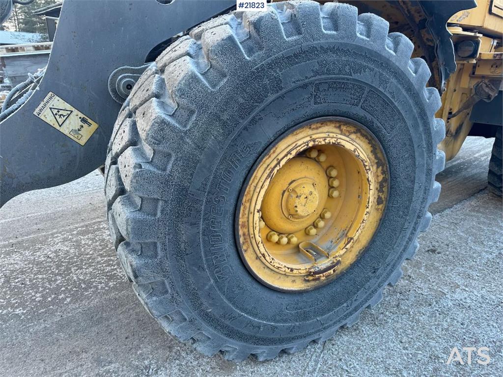 Volvo L110E Wheel Loader with Bucket WATCH VIDEO 2006 21823 L110E Wheel Loader with Bucket WATCH VIDEO 2006 1 Wheel Loader...