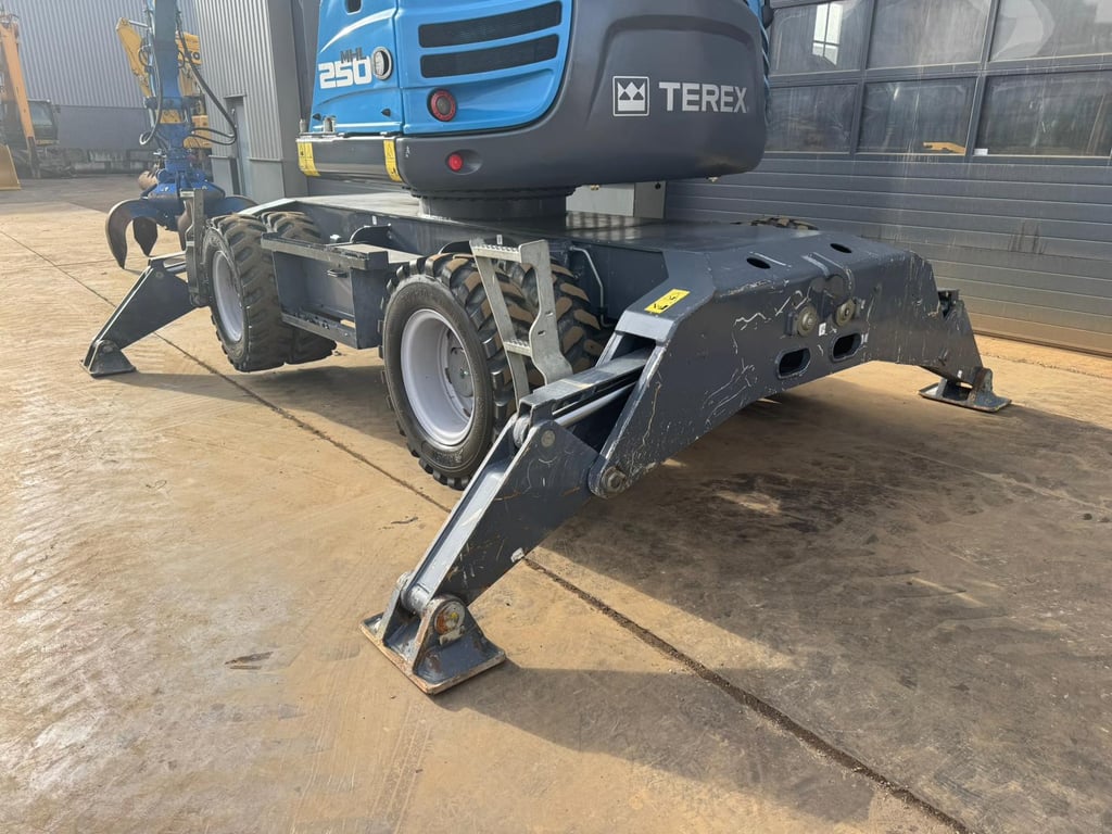 Fuchs MHL 250 2015 00033355 Fuchs MHL 250 2015 1 image 15