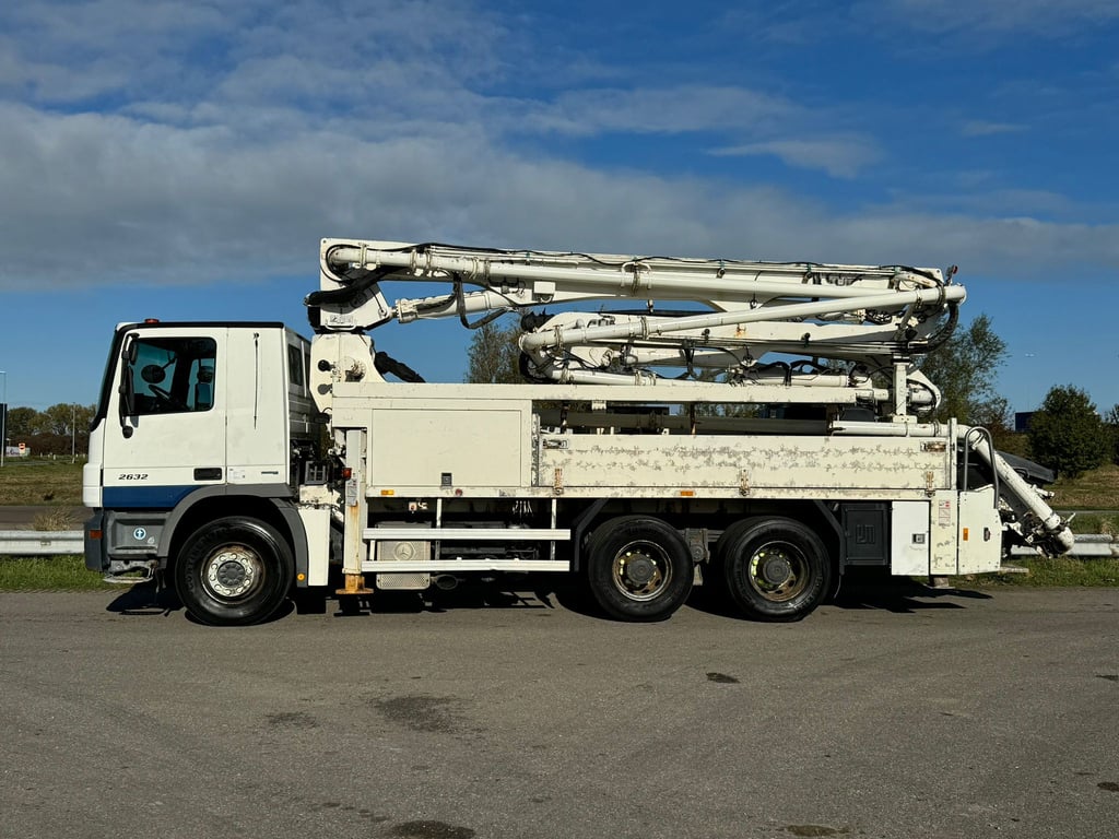 Heavy machinery product image - Image 2 of 15