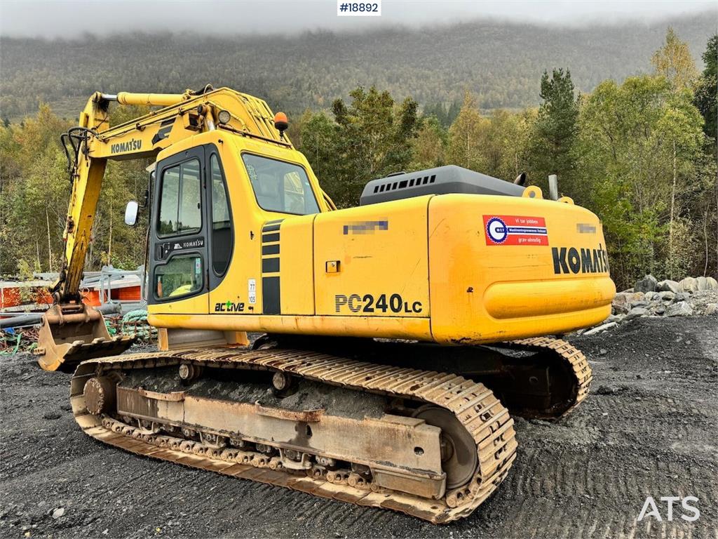 Komatsu PC240LC-6K Crawler Excavator w/ Digging Bucket. 2001 18892 PC240LC-6K Crawler Excavator w/ Digging Bucket. 2001 1 ...
