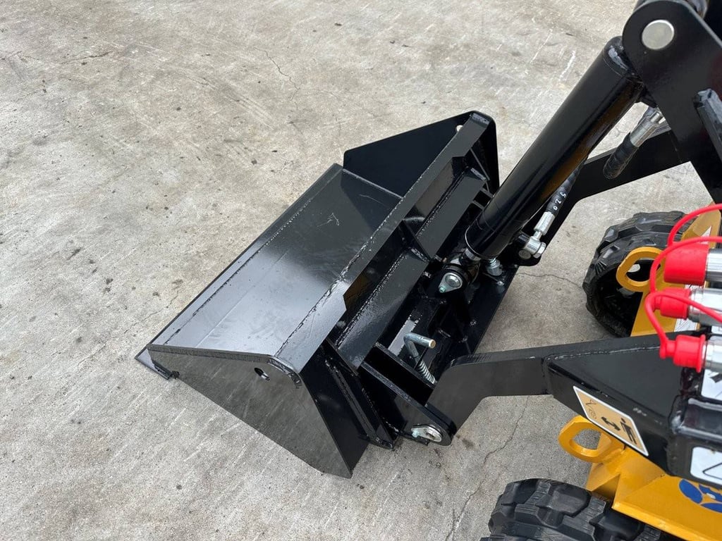 Skid Steer Loader AGT MX-CRT23 Petrol 2025 with Pelican Bucket GIYI X-PG44C New 2025 AGT Industrial MX-CRT23 2025 0 image 8