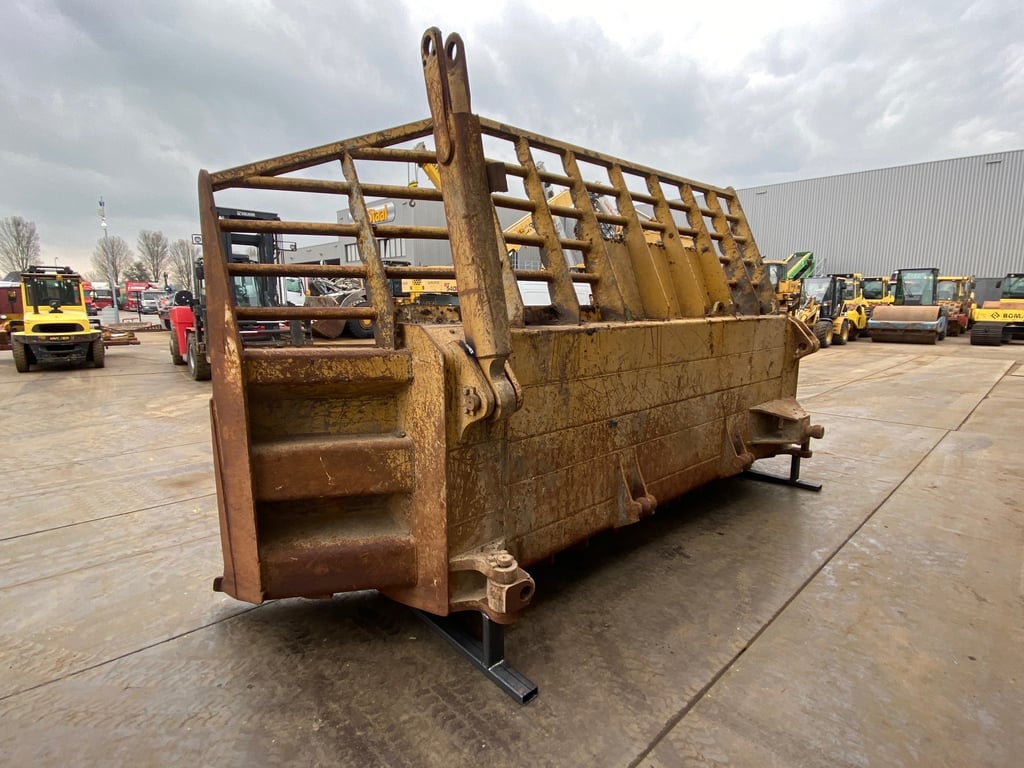 Caterpillar D9U Blade 2020 00030125 D9U Blade 2020 1 image 6
