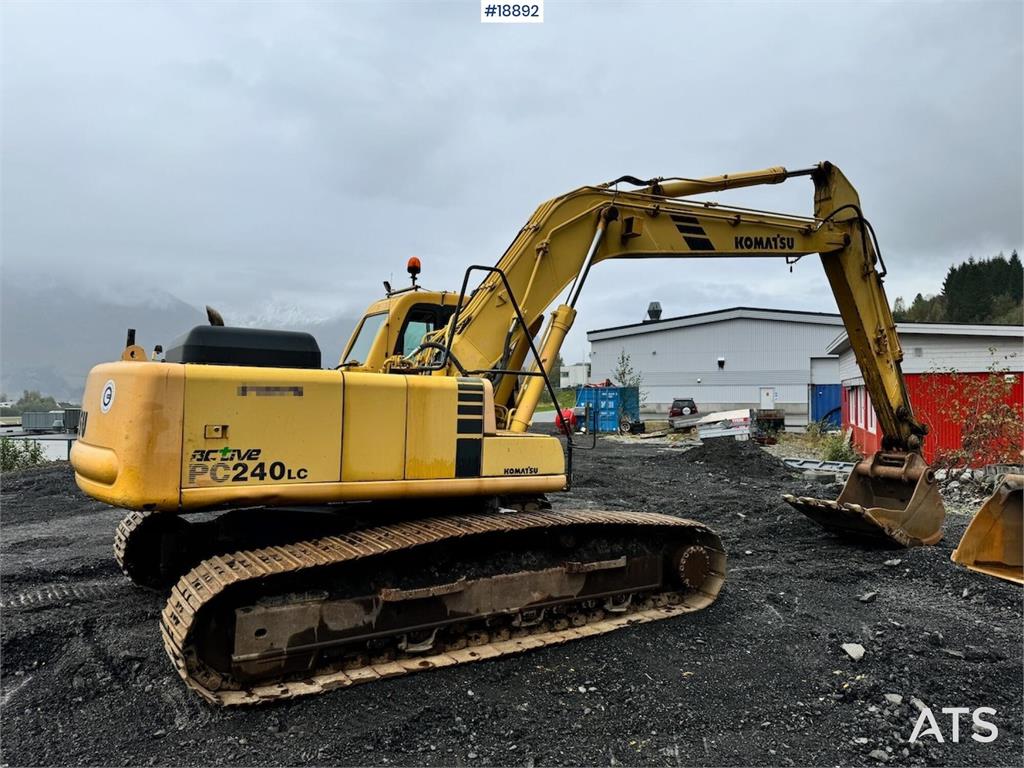 Komatsu PC240LC-6K Crawler Excavator w/ Digging Bucket. 2001 18892 PC240LC-6K Crawler Excavator w/ Digging Bucket. 2001 1 ...