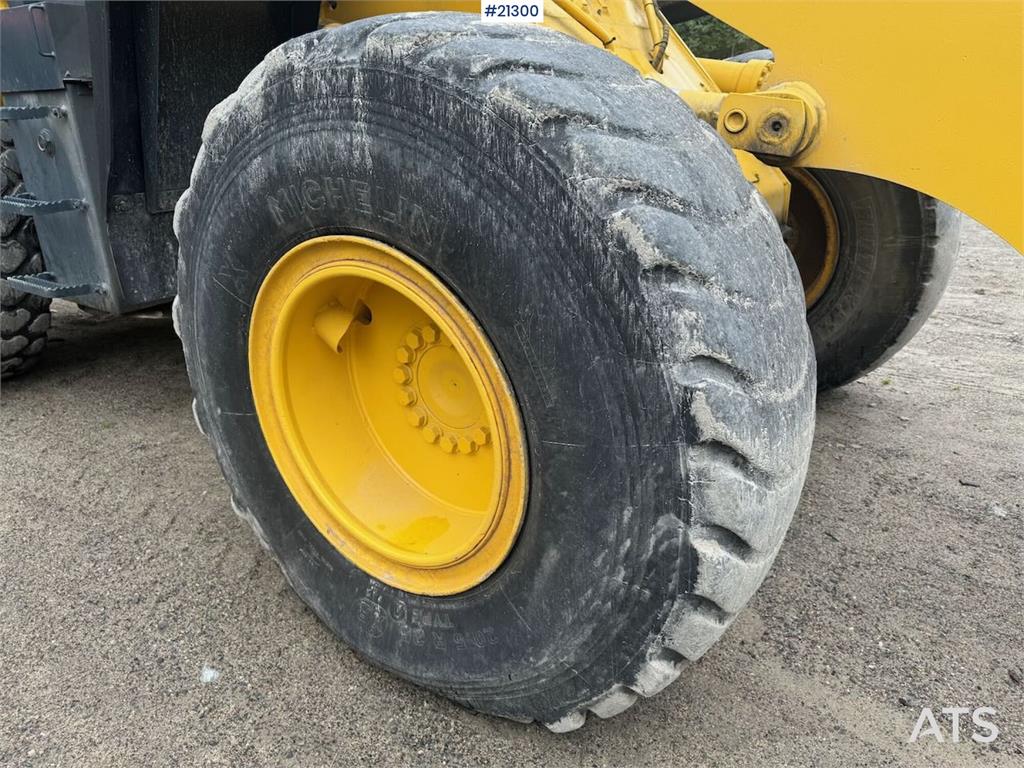 Komatsu WA320-3H wheel loader w/ bucket WATCH VIDEO 1998 21300 WA320-3H wheel loader w/ bucket WATCH VIDEO 1998 1 Wheel Lo...